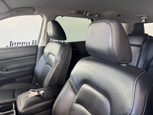 Used 2024 Nissan Pathfinder SL FWD image 10