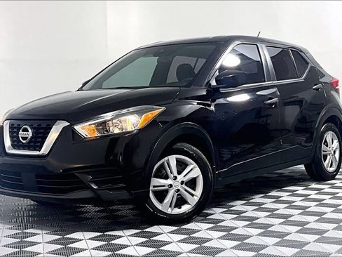 Used 2020 Nissan Kicks S FWD image 2
