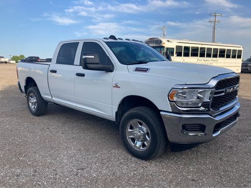 Used 2024 RAM 2500 Tradesman w/ Chrome Appearance Group AWD/4WD image 9