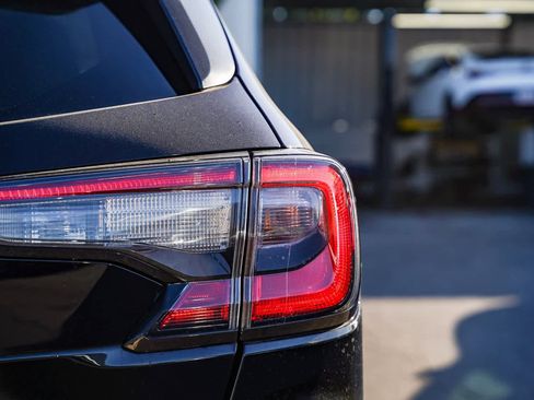 Used 2023 Subaru Outback Premium image 11