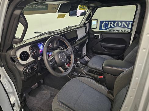 Used 2024 Jeep Wrangler Unlimited Sport AWD/4WD image 3