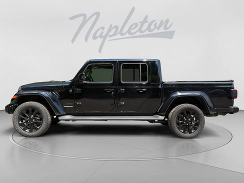 Used 2021 Jeep Gladiator Overland AWD/4WD image 4