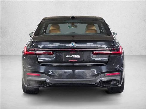 Used 2022 BMW 740i w/ M Sport Package image 6
