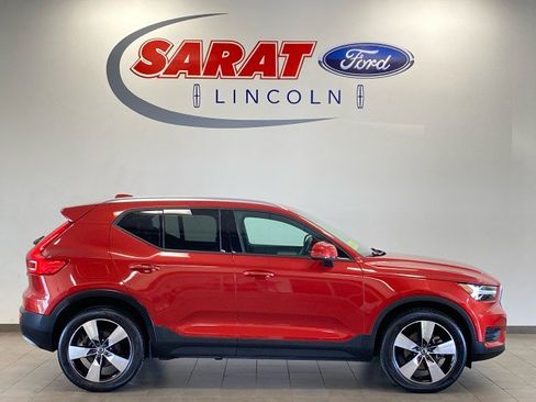Used 2020 Volvo XC40 T5 Momentum AWD/4WD image 1