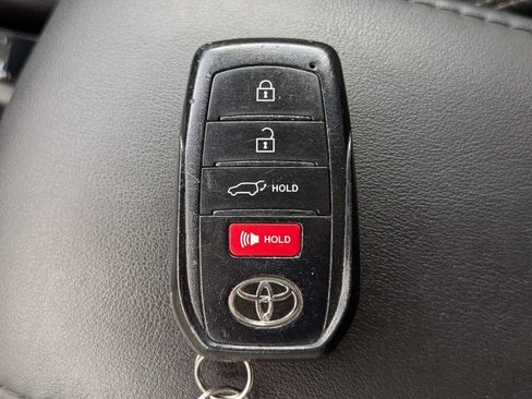 Used 2023 Toyota Corolla Cross XLE w/ Convenience Package FWD image 32
