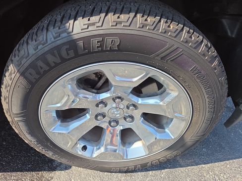 Used 2020 RAM 1500 Big Horn AWD/4WD image 10
