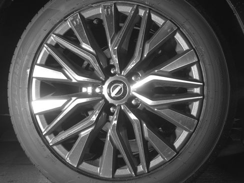 Used 2025 Nissan Altima 2.5 SV FWD image 15
