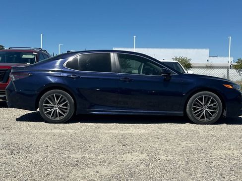Used 2022 Toyota Camry SE FWD image 9