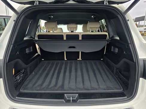 Used 2025 Mercedes-Benz GLB 250 4MATIC image 11