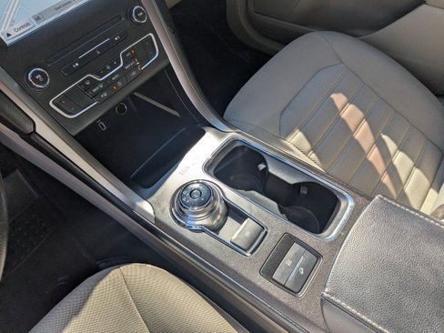 Used 2017 Ford Fusion SE FWD image 21