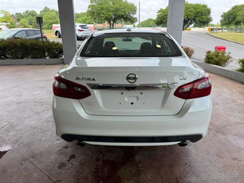 Used 2018 Nissan Altima 2.5 SV FWD image 5