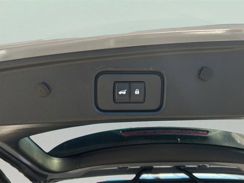 Used 2025 Nissan Pathfinder Platinum image 34