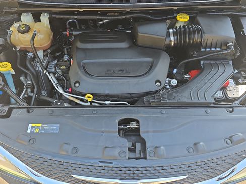 Used 2020 Chrysler Pacifica Limited image 30