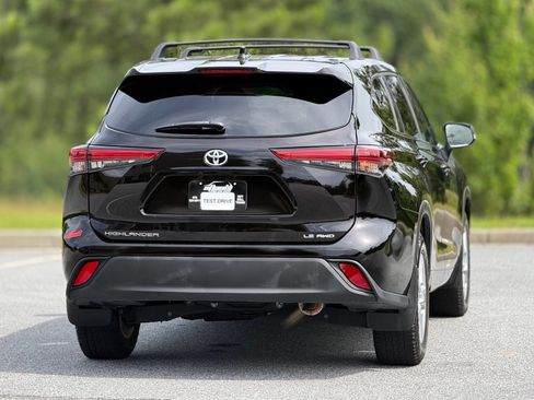 Used 2020 Toyota Highlander LE AWD/4WD image 7