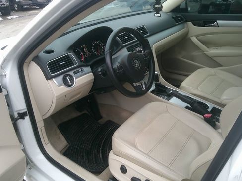 Used 2013 Volkswagen Passat TDI SE image 9