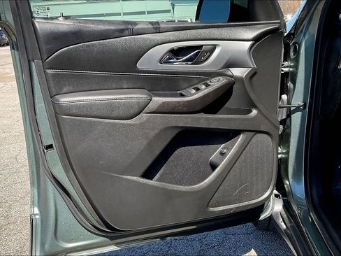 Used 2022 Chevrolet Traverse LT image 18
