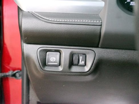 Used 2023 GMC Acadia SLE w/ Driver Convenience Package FWD image 15