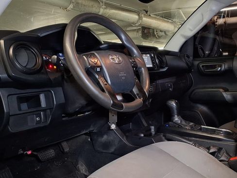 Used 2018 Toyota Tacoma SR RWD image 4