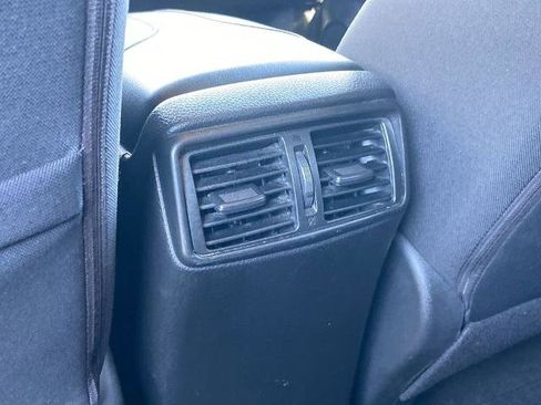 Used 2018 Nissan Rogue SV image 16