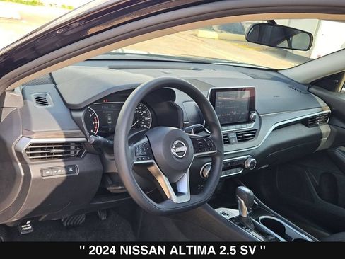 Used 2024 Nissan Altima 2.5 SV FWD image 13