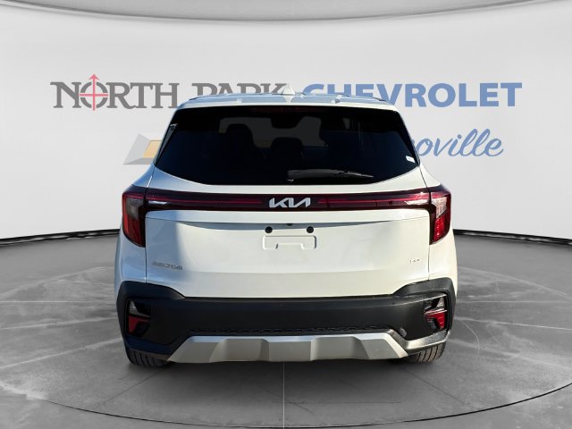 Used 2024 Kia Seltos LX AWD/4WD image 4