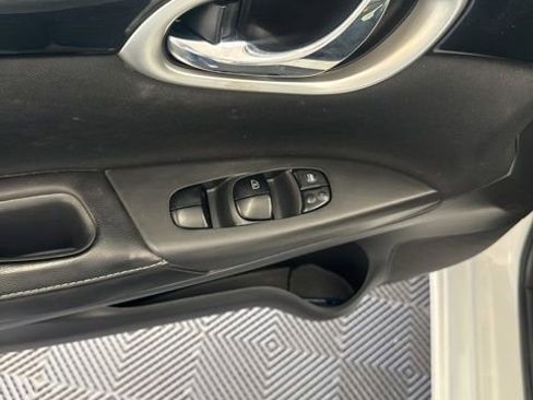 Used 2019 Nissan Sentra SV w/ Special Edition Package image 6