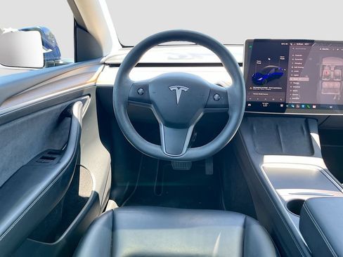 Used 2023 Tesla Model Y Long Range AWD/4WD image 23