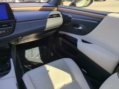 Used 2023 Lexus ES 350 w/ Ultra Luxury Package image 15