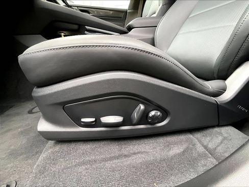 Used 2025 Porsche Macan Turbo Electric AWD/4WD image 8