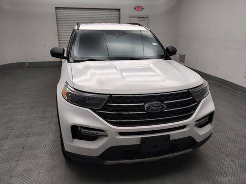 Used 2021 Ford Explorer XLT w/ Equipment Group 202A AWD/4WD image 14