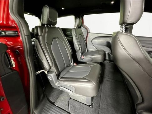 New 2026 Chrysler Pacifica Select w/ S Appearance Package image 11