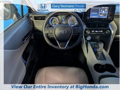 Used 2021 Toyota Venza LE AWD/4WD image 16