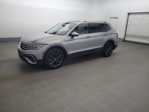 Used 2022 Volkswagen Tiguan SE AWD/4WD image 2