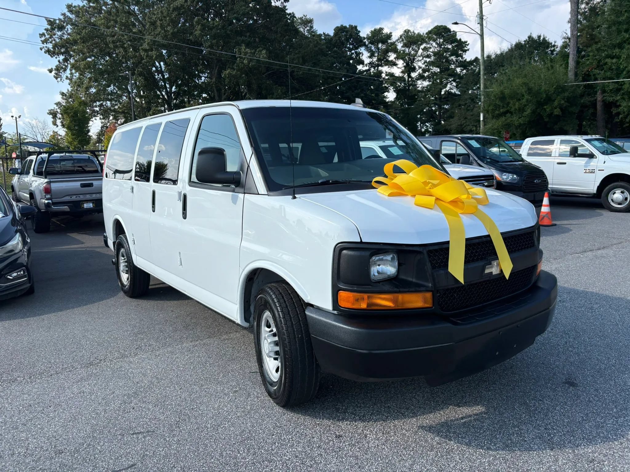 Used 2016 Chevrolet Express 2500 LS RWD image 8