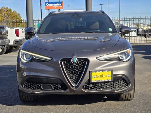 Used 2023 Alfa Romeo Stelvio Ti image 2
