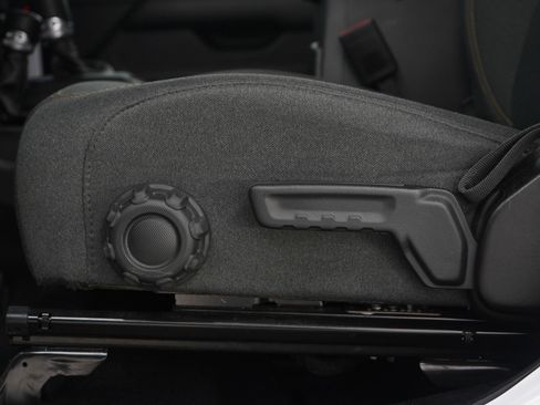 Used 2025 Jeep Wrangler Sahara image 22