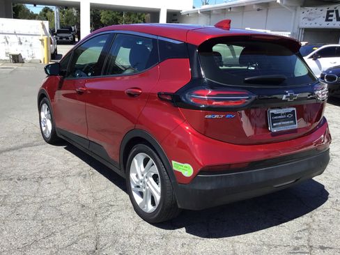 Used 2023 Chevrolet Bolt LT image 3