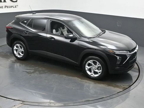 New 2026 Chevrolet Trax LS image 16