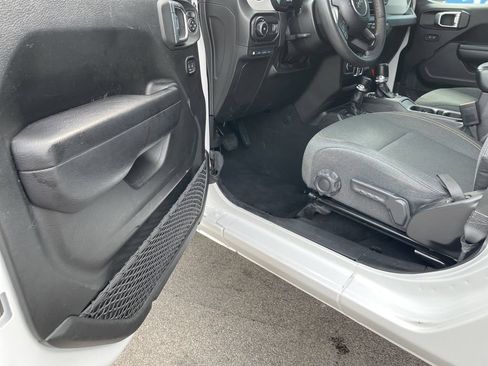 Used 2024 Jeep Wrangler Unlimited AWD/4WD image 14