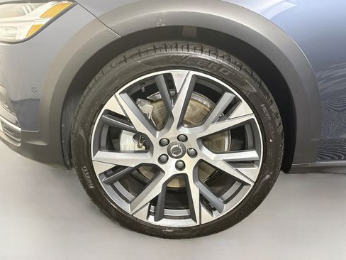 Used 2025 Volvo V90 B6 Cross Country Ultra w/ Protection Package Premier AWD/4WD image 38