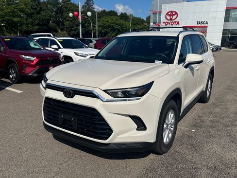 Used 2024 Toyota Grand Highlander XLE image 6