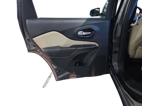 Used 2016 Jeep Cherokee Limited w/ Luxury Group image 19