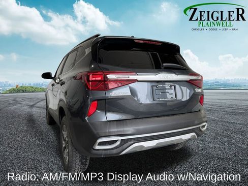 Used 2022 Kia Seltos EX AWD/4WD image 4