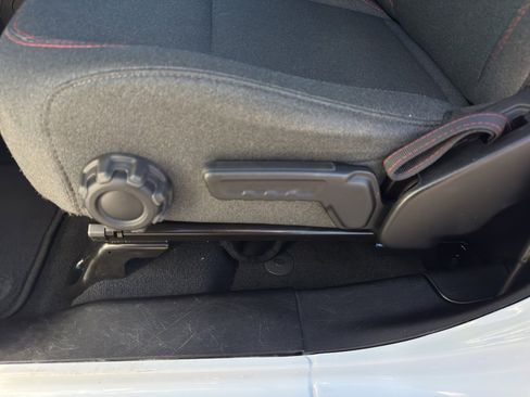 Used 2025 Jeep Wrangler Unlimited Rubicon image 17