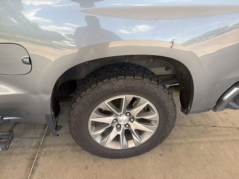 Used 2019 Chevrolet Silverado 1500 High Country w/ Technology Package AWD/4WD image 5