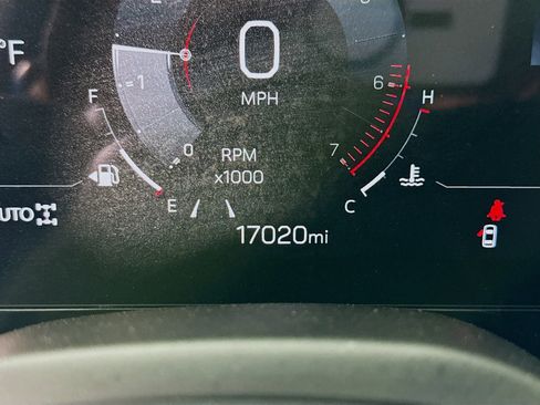 Used 2025 GMC Yukon Denali AWD/4WD image 10