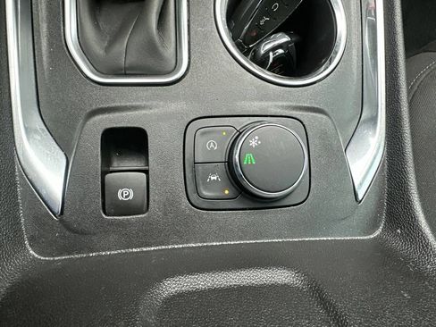 Used 2023 Chevrolet Traverse LT FWD image 31