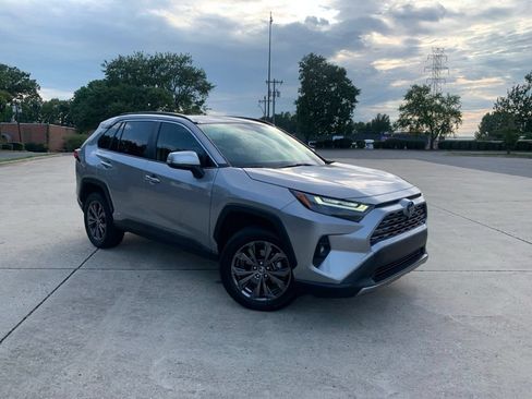 Used 2022 Toyota RAV4 Limited AWD/4WD image 8