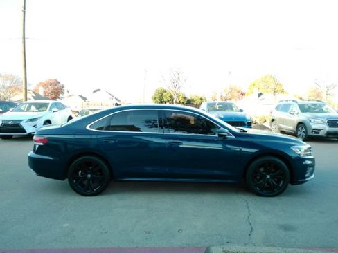 Used 2022 Volkswagen Passat 2.0T SE image 5