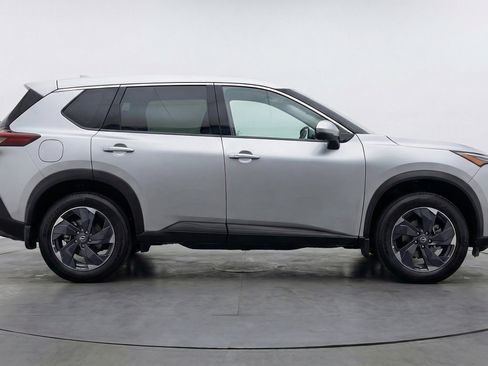 Used 2025 Nissan Rogue SV image 11